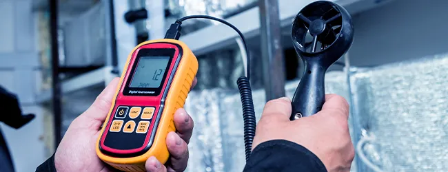 Using Maxima Automation portable gas detector for spot checks in confined space Real-time gas leak detection with portable device – Maxima Automation personal protection equipment